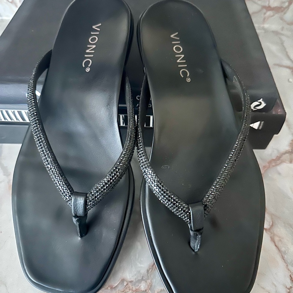 Vionic Vista Shine sandals 8.5